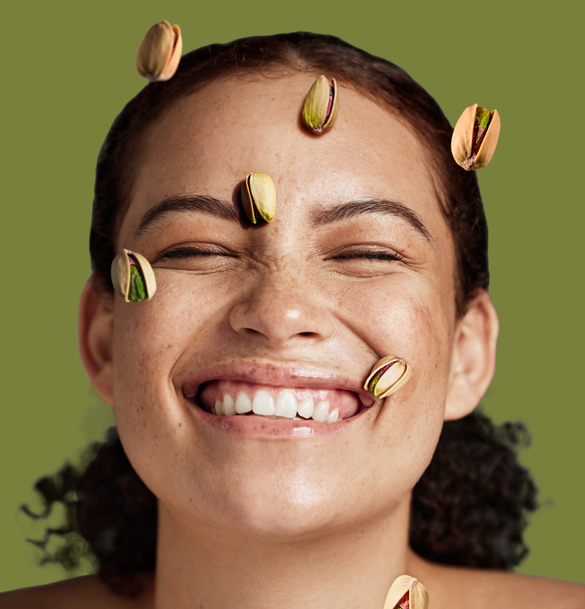 JOVA Girl With pistachio nuts